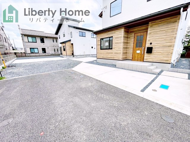 水戸市笠原町2期　新築戸建　3号棟の前面道路含む現地写真