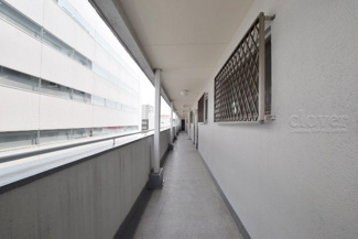 【その他共用部分】 | 共用廊下です。ここもきれいに清掃されています。周囲のお部屋の様子も、ぜひ伺ってみてください。～即日のご見学可能～　お問合せはお気軽にどうぞ。
