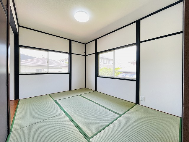 【和室】 | 宗像市ひかりヶ丘１丁目   | 二面採光の和室