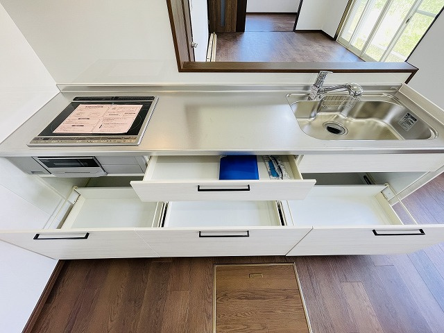 【キッチン】 | 宗像市ひかりヶ丘１丁目   | オール電化住宅なので、火を使わず安心安全♪お財布に優しいIHクッキングヒーターはお掃除も楽ちんです