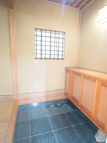 萩山町3丁目戸建の玄関