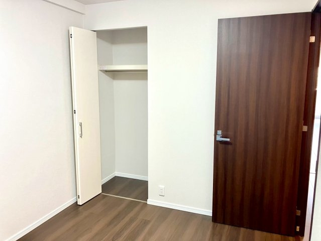 レアーレ瓦町の洋室