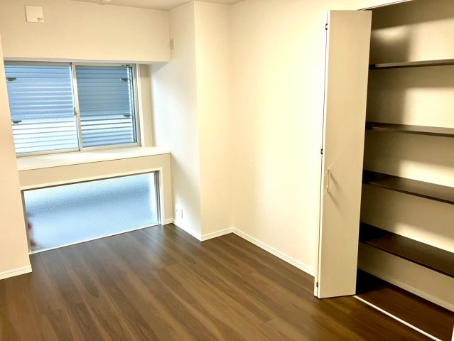 レアーレ瓦町の洋室