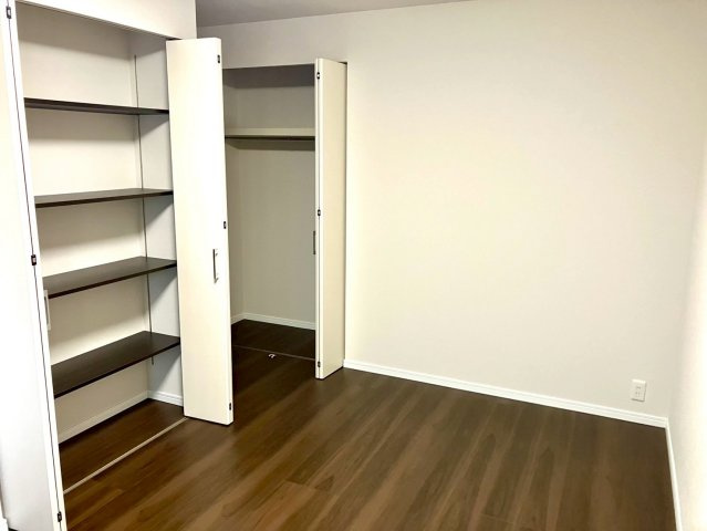 レアーレ瓦町の洋室