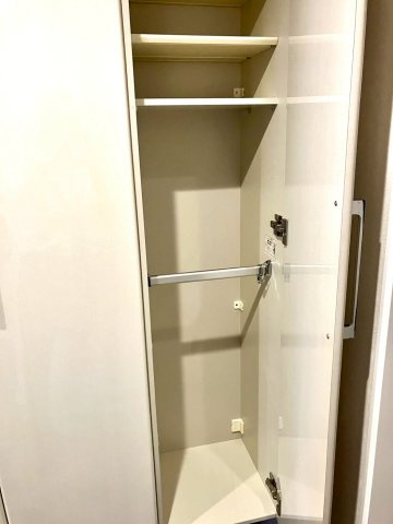 レアーレ瓦町の収納|玄関横の収納です。