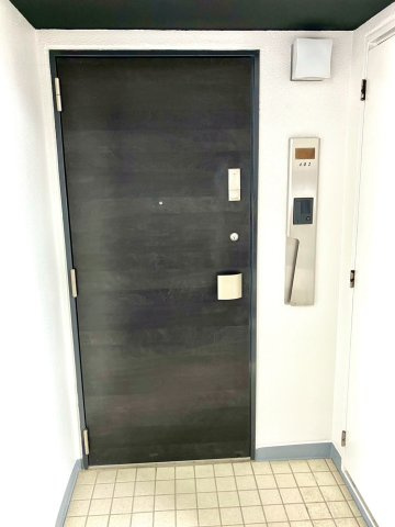 レアーレ瓦町の玄関