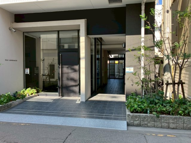 レアーレ瓦町のエントランス|オートロック式エントランスです。