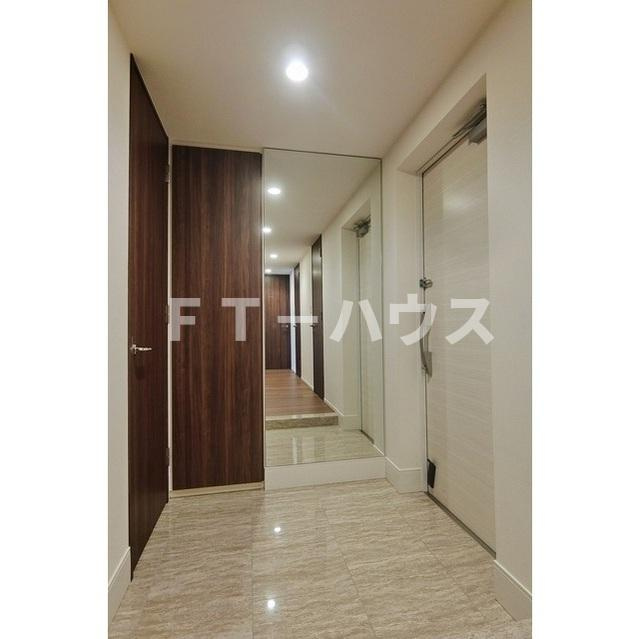 幕張ベイパーククロスタワー&レジデンスの玄関