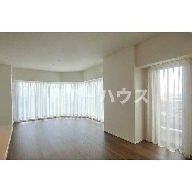 幕張ベイパーククロスタワー&レジデンスの居間・リビング