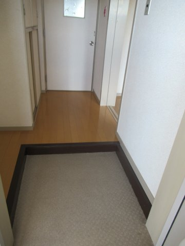 宝塚市安倉南３丁目の賃貸マンションの玄関|ゆったりとした玄関です