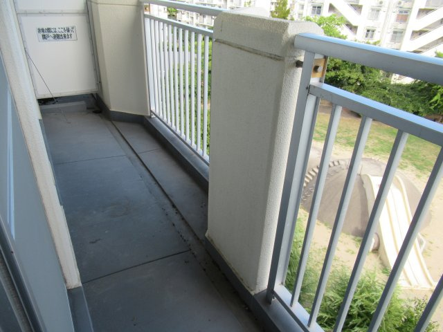 宝塚市安倉南３丁目の賃貸マンションのバルコニー|１3号棟は南むきです