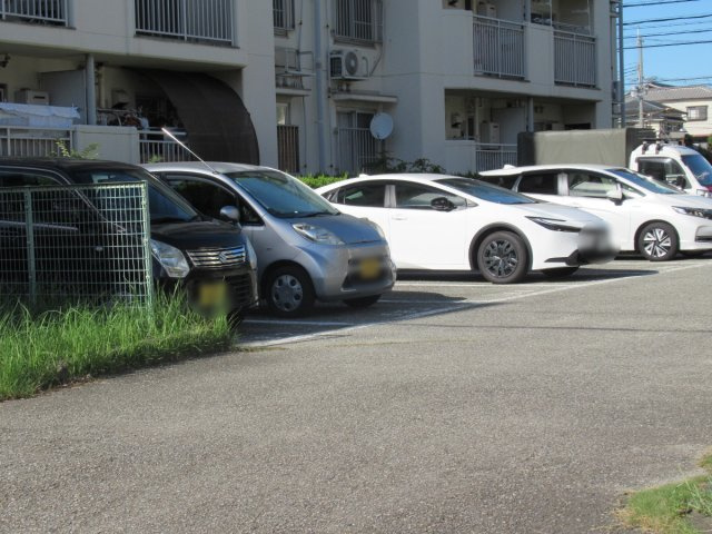 宝塚市安倉南３丁目の賃貸マンションの駐車場|駐車場完備です