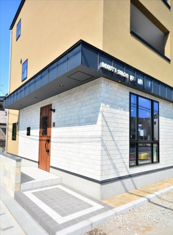 貸店舗　美容室　居ぬきのエントランス