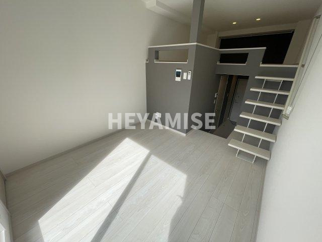 MODERAN PALAZZO西諫早駅の居間・リビング