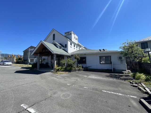 南箕輪村　売り旅館の外観