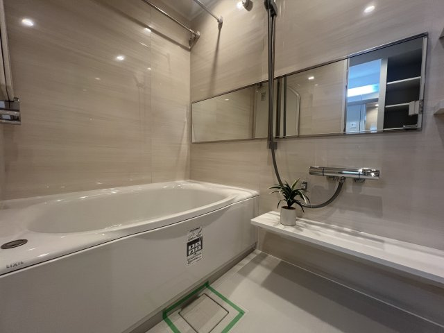 事務所としても使えるリノベーション【グローリア初穂横浜】の浴室|日々の疲れを癒すお風呂付です