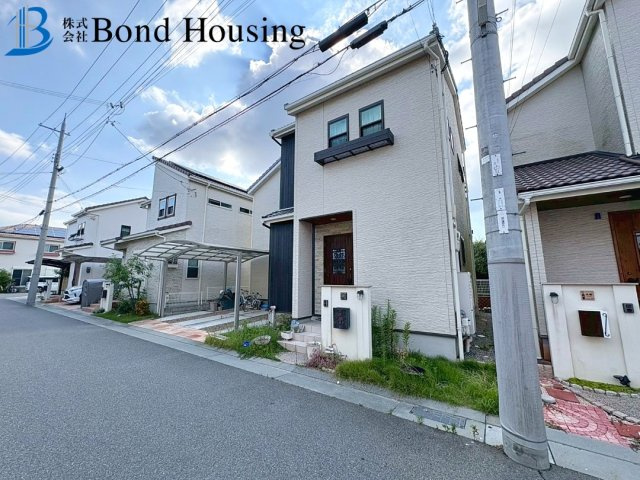 太陽光・蓄電池付き・LDK無垢材使用・伊川谷町長坂　築１２年の前面道路含む現地写真