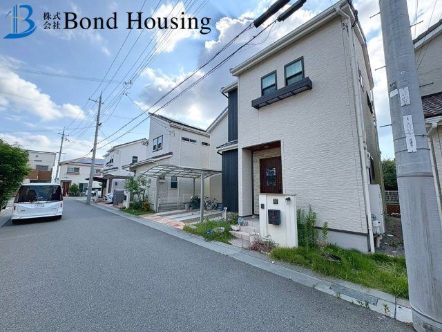 太陽光・蓄電池付き・LDK無垢材使用・伊川谷町長坂　築１２年の前面道路含む現地写真