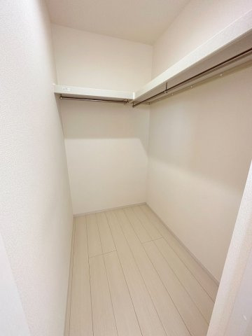 三郷市彦糸1丁目　中古戸建の収納|季節物の大物家電の収納にも便利なウォークインクローゼット