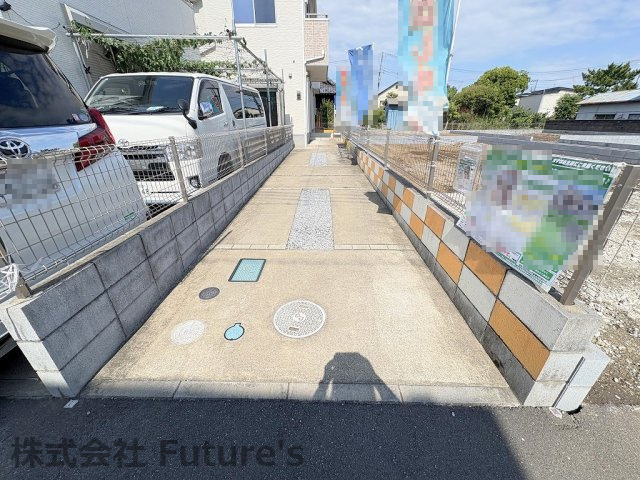三郷市彦糸1丁目　中古戸建の駐車場|カースペース1台分付き