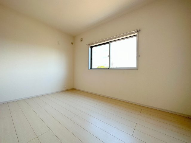 三郷市彦糸1丁目　中古戸建の洋室|洋室6帖・子供部屋としていかがしょう