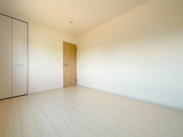 三郷市彦糸1丁目　中古戸建の洋室|WIC付きの洋室6帖