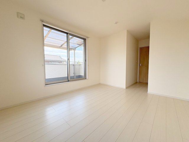 三郷市彦糸1丁目　中古戸建の洋室|クローゼット付きの洋室8帖