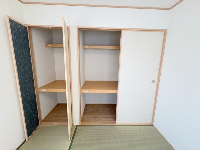三郷市彦糸1丁目　中古戸建の収納|布団の収納にも便利な押入完備