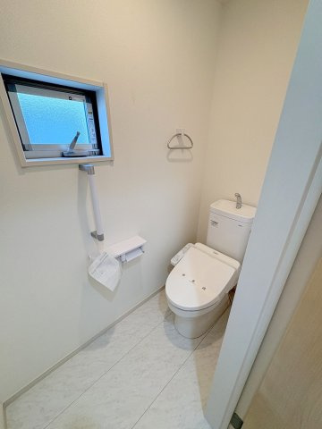三郷市彦糸1丁目　中古戸建のトイレ|2階のトイレです