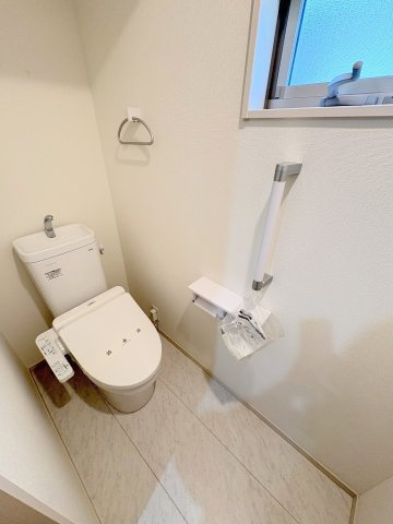三郷市彦糸1丁目　中古戸建のトイレ|1階のトイレです