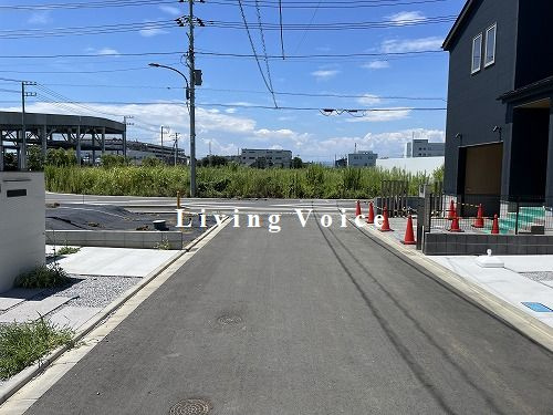 【前面道路含む現地写真】 | 【仲介手数料０円】寒川町田端　新築一戸建て | 寒川町田端　新築一戸建て