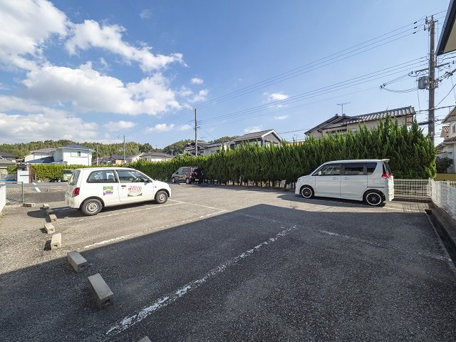 エステート桃山2の駐車場