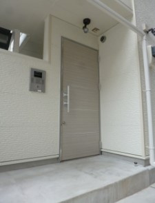 レオネクストルナ大宮のエントランス