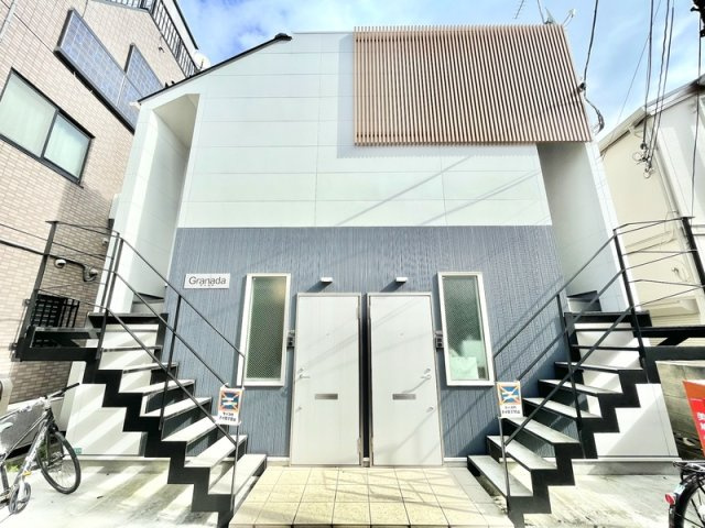 中野区大和町３丁目のアパートのエントランス