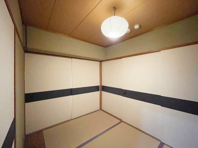 芦屋サンプラザの和室|約３帖