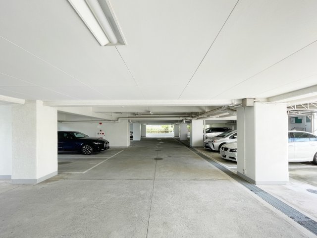 芦屋サンプラザの駐車場