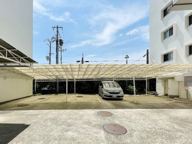 芦屋サンプラザの駐車場
