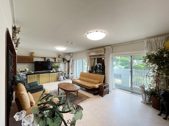 芦屋サンプラザの居間・リビング|広さ約20.9帖