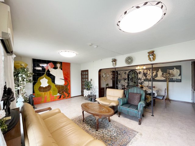 芦屋サンプラザの居間・リビング