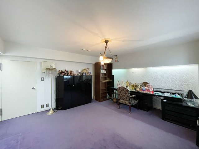 芦屋サンプラザの洋室|約11.1帖