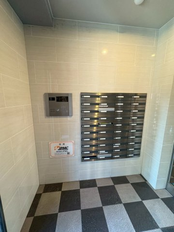 大阪市西区土佐堀３丁目の賃貸マンションのエントランス