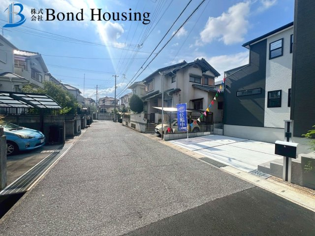 並列2台可　周辺買い物施設充実　長畑町第3　新築の前面道路含む現地写真