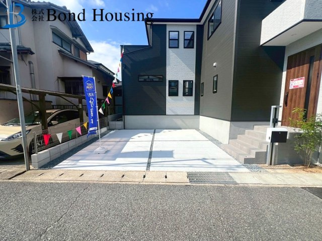 並列2台可　周辺買い物施設充実　長畑町第3　新築の駐車場