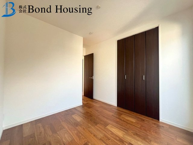 並列2台可　周辺買い物施設充実　長畑町第3　新築の洋室