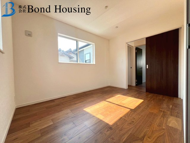 並列2台可　周辺買い物施設充実　長畑町第3　新築の洋室