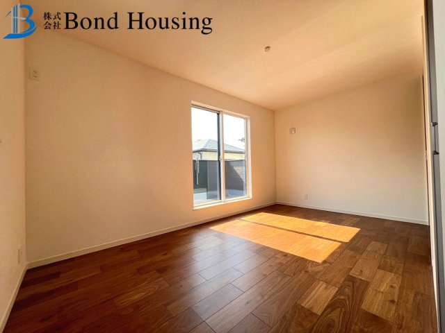 並列2台可　周辺買い物施設充実　長畑町第3　新築の洋室