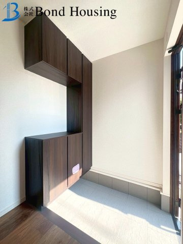 並列2台可　周辺買い物施設充実　長畑町第3　新築の玄関