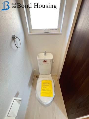 並列2台可　周辺買い物施設充実　長畑町第3　新築のトイレ