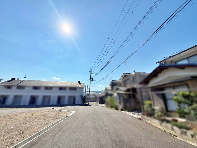 売土地　大井町並河1丁目の前面道路含む現地写真