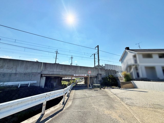 売土地　大井町並河1丁目の前面道路含む現地写真